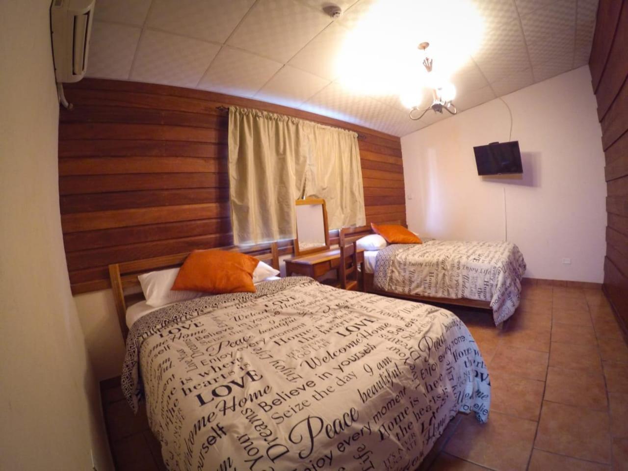 Nics Place Bocas Town Exterior photo